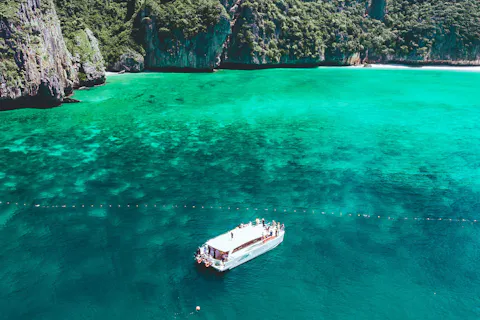 ピピ島・バンブー島・サンセットマイトン島ツアー【プーケット・ピピ島アイランドホッピングツアー】の画像を表示しています