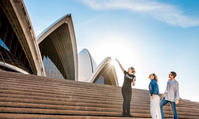 <シドニー・ツアー>シドニーオペラハウスツアーとダイニング・英語ガイドの写真が表示されています