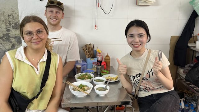 <ハノイ・ウォーキングツアー>ローカルフード食べ歩きツアー＆水上人形劇鑑賞の写真が表示されています