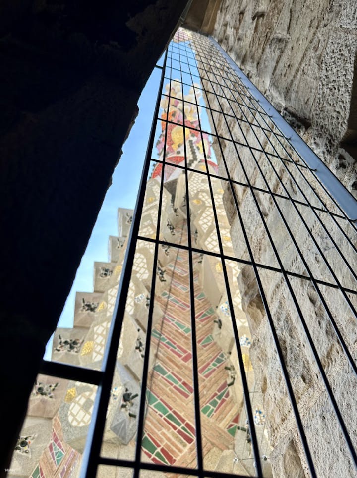 【日本語ガイド】サグラダファミリア日帰り観光ウォーキングツアー 塔への入場付き【バルセロナ・世界遺産ツアー】