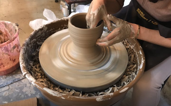 自分だけの月瓶を作ろう ― 韓国陶芸体験教室【ソウル・文化体験】