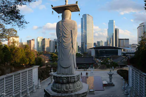 江南タイムトラベル - 王陵からピョルマダン図書館へ【ソウル・ガイドツアー】の画像を表示しています