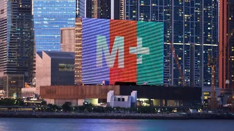 M+の写真が表示されています