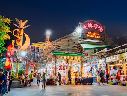 士林観光夜市の写真が表示されています