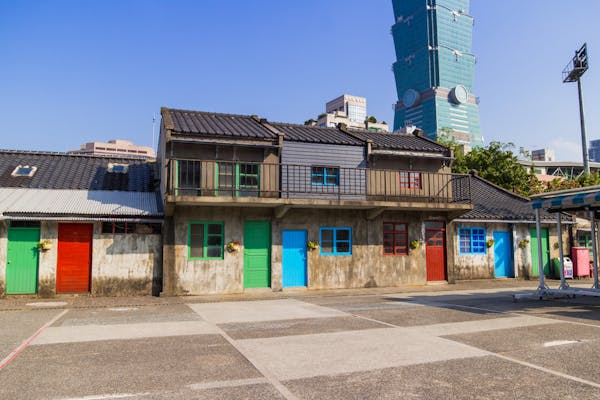 四四南村の写真が表示されています