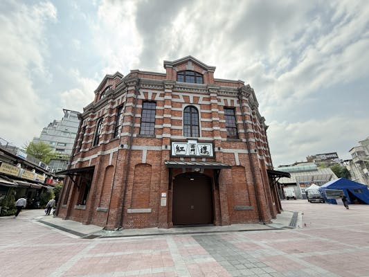 西門紅楼の写真が表示されています