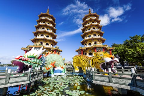 蓮池潭の写真が表示されています