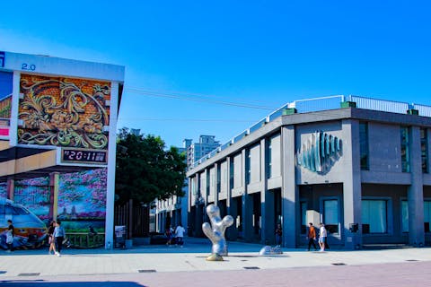 駁二芸術特区の写真が表示されています