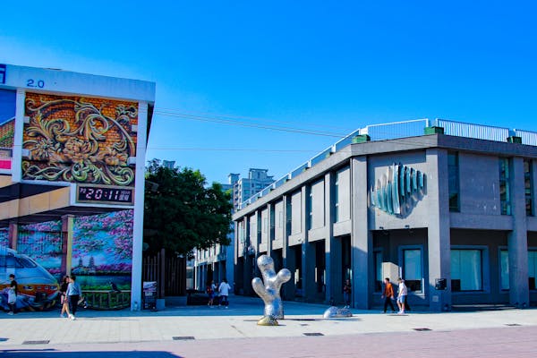 駁二芸術特区の写真が表示されています