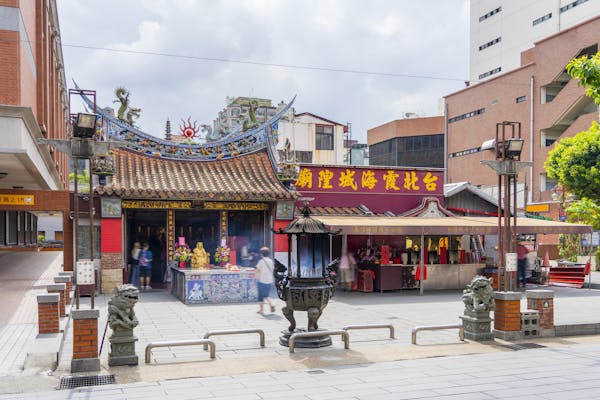台北霞海城隍廟の写真が表示されています