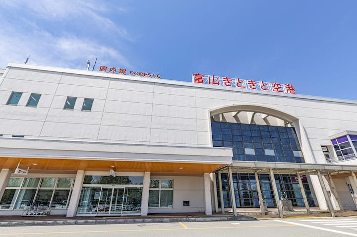 富山空港