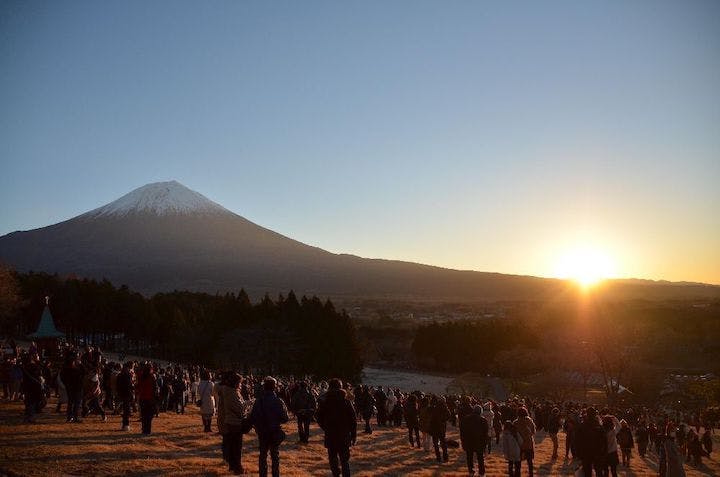【2023年初日の出】富士宮市　まかいの牧場内　羊の放牧場