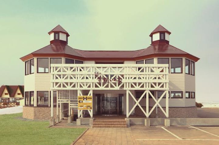 「羊と雲の丘」羊飼いの家