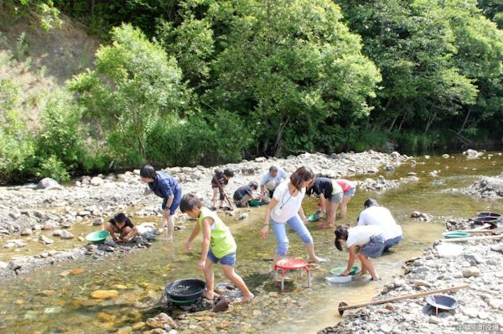 ペーチャン川砂金掘体験場