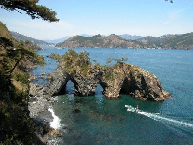 碁石海岸穴通船