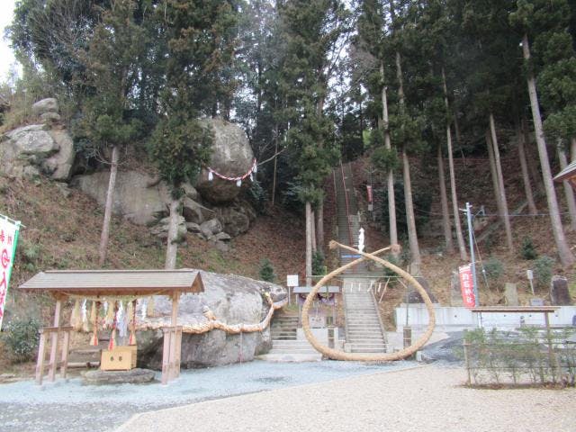 釣石神社