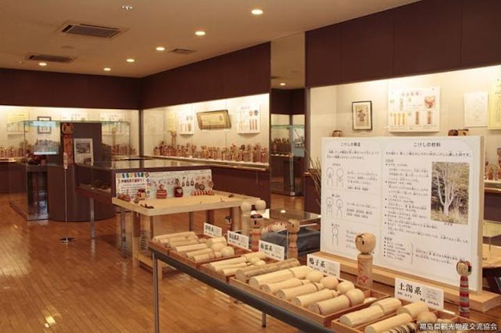 原郷のこけし群西田記念館