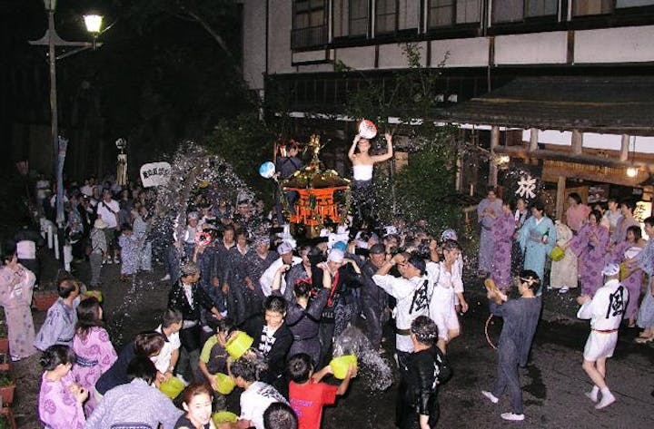 東山温泉お湯かけまつり