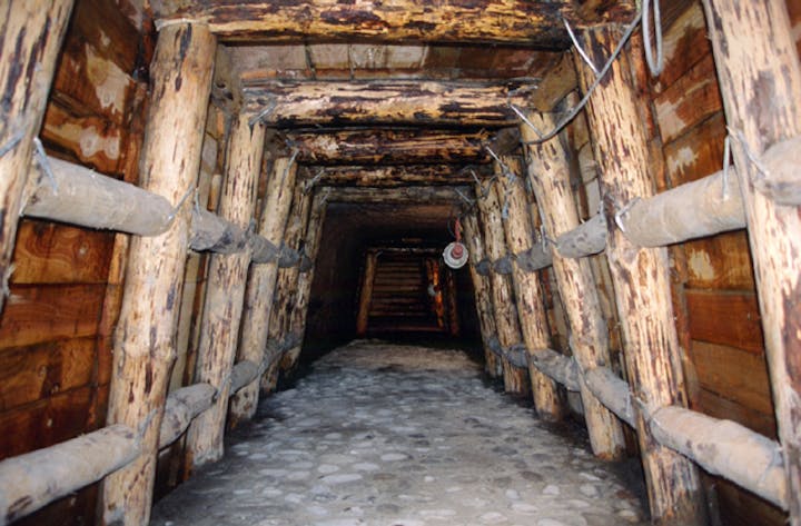 半田銀山二階平杭口跡