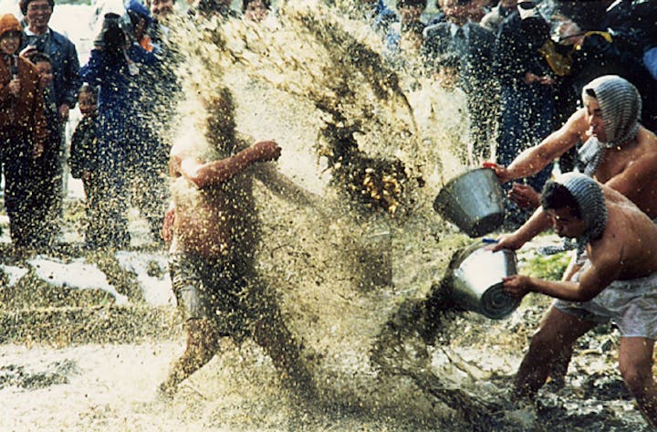 西方の水かけまつり