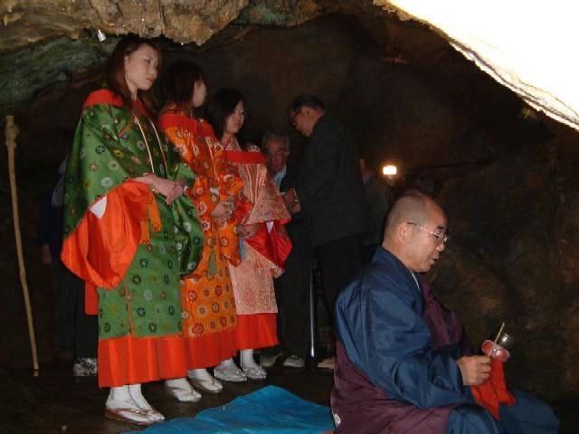 【2021年開催中止】不二洞弥生祭り