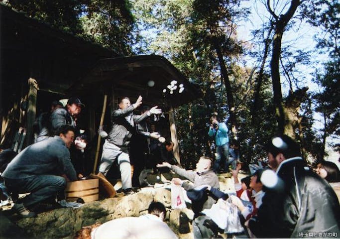 春日神社春季例祭（春日神社のだんご投げ）