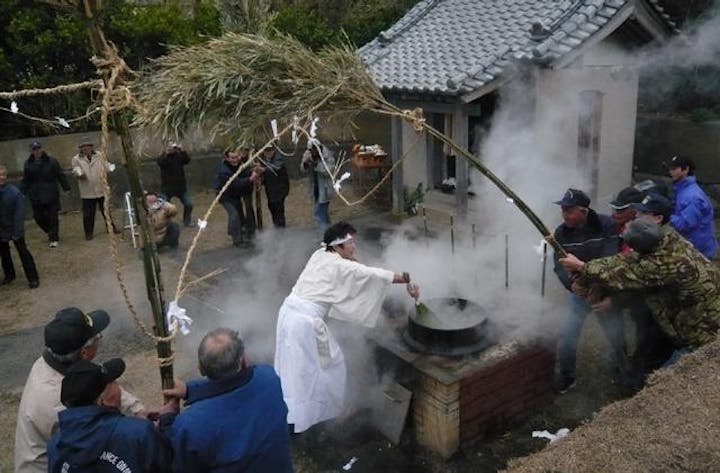 【2021年開催中止】厳島神社の湯立神事