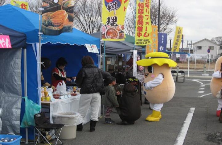 やちまた駅北口市（いち）