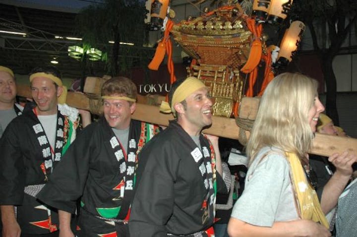 自由が丘国際親善みこし