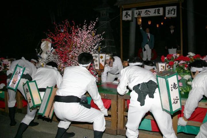 滝谷灯篭押し合い祭り