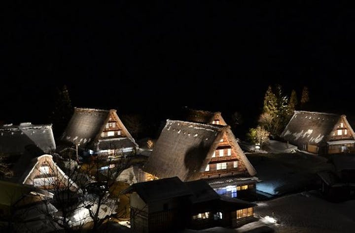 世界遺産・菅沼合掌造り集落冬のライトアップ