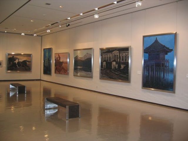 羽根万像美術館