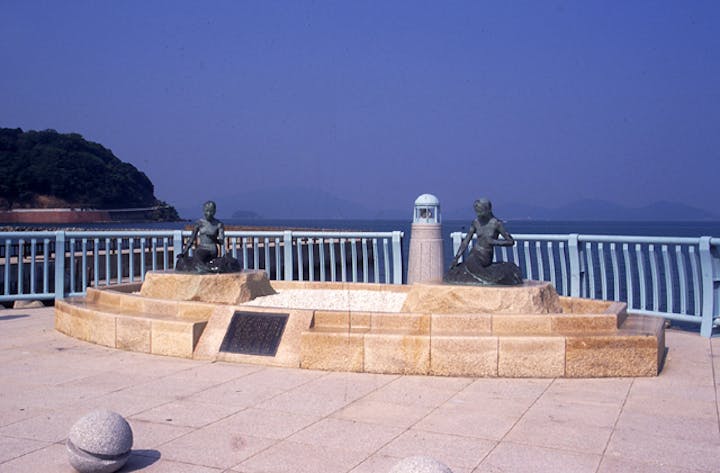 マーメイドテラス（人魚の像）
