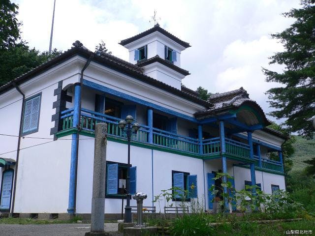 津金学校（旧須玉歴史資料館）