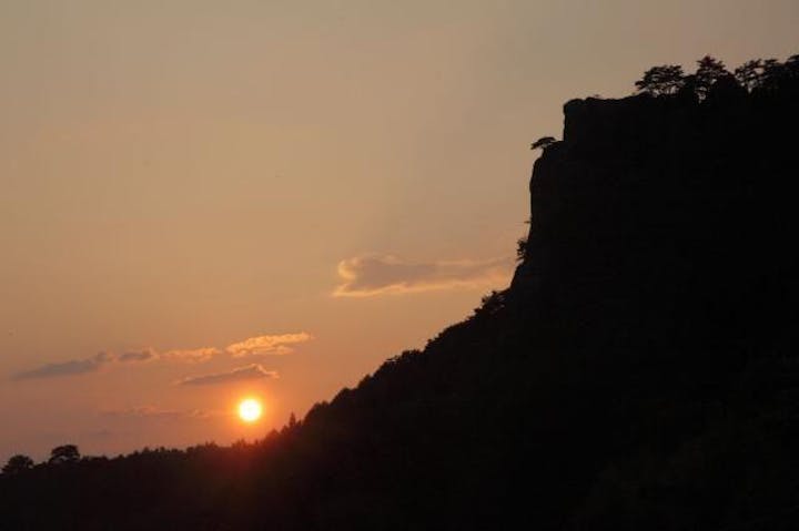 コスモス街道沿線・内山峡屏風岩