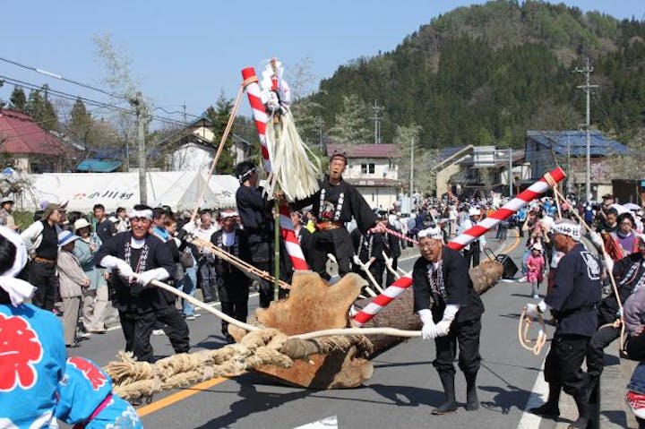 延喜式内小川神社御柱大祭（通称御柱祭）