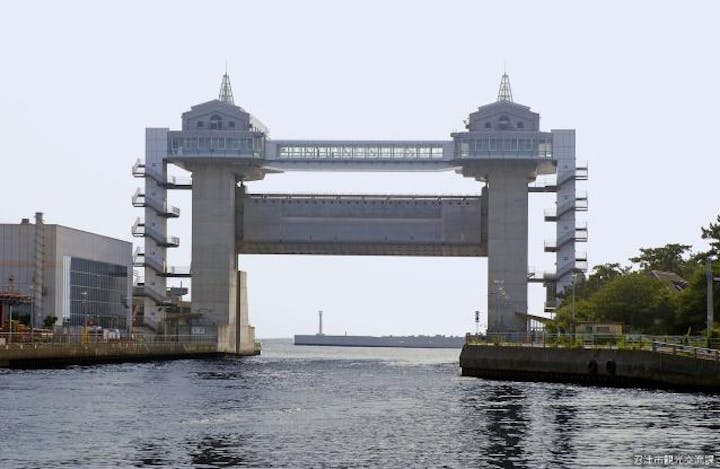 沼津港大型展望水門びゅうお