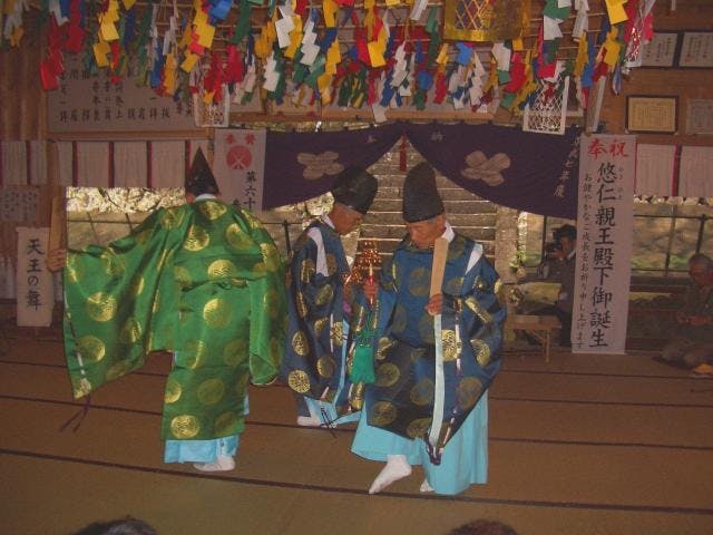 高根白山神社古代神楽