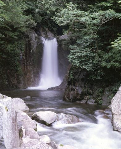 鳴沢の滝