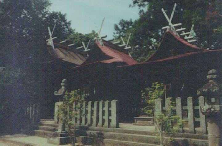 南出白山比め神社