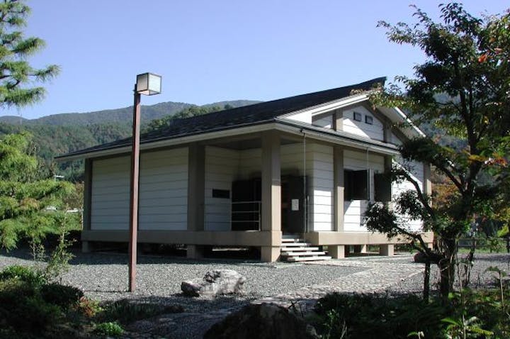 世代閣（戸岩寺収蔵庫）