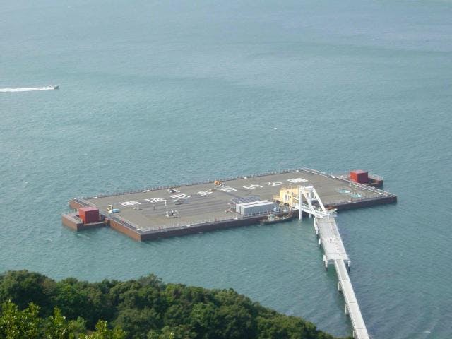 南あわじ市浮体式多目的公園（海釣り公園メガフロート）