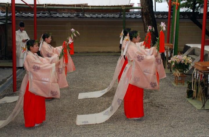 三枝祭（ゆりまつり）