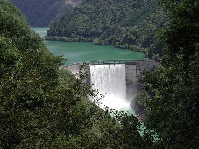 坂本ダム湖