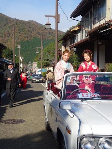 智頭宿ハイカラ市〜レトロな町並みにレトロカーがやってくる