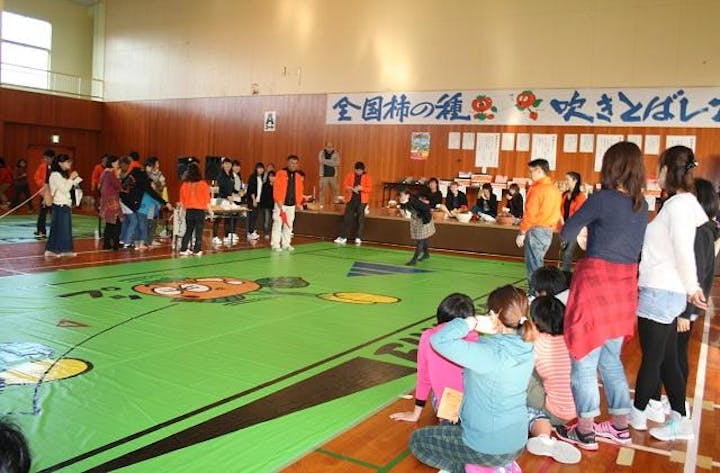 全国柿の種吹きとばし大会