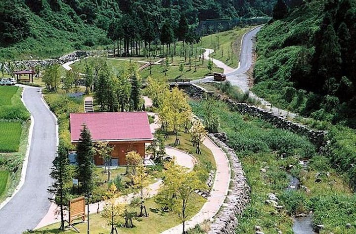 マウンテンストリーム岸本〔別所川渓流植物園〕