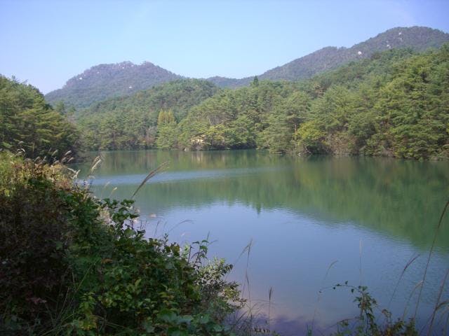 ベニマンサク湖