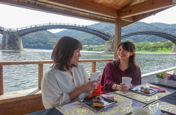 秋の錦帯橋「喫茶舟」