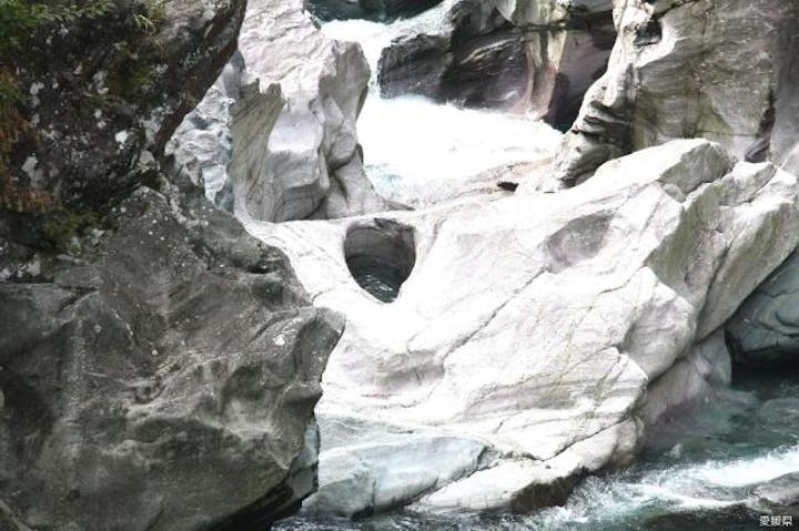 銅山川渓谷甌穴群